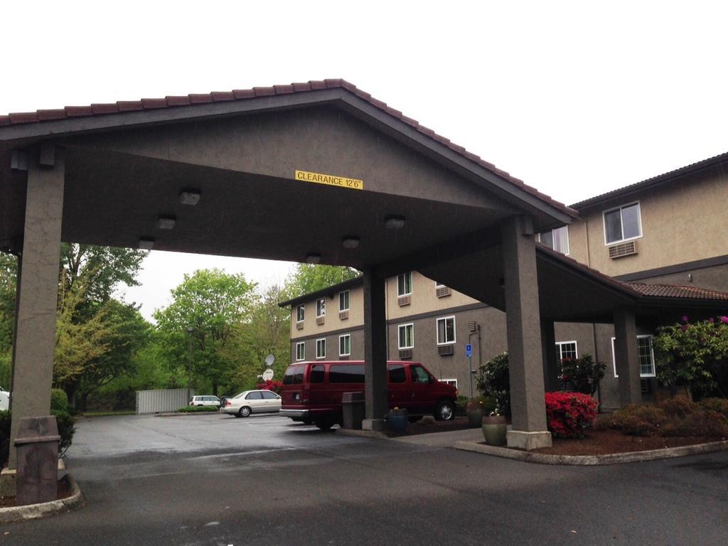 Hotel Super 8 By Wyndham Portland Airport Zewnętrze zdjęcie