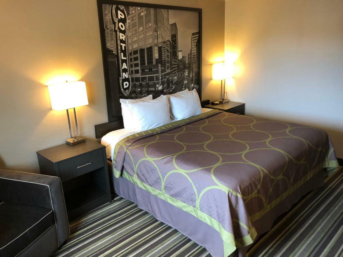 Hotel Super 8 By Wyndham Portland Airport Zewnętrze zdjęcie